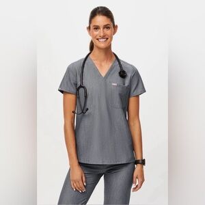 Figs Catarina graphite gray S/S scrub top WM S nurse workwear utility